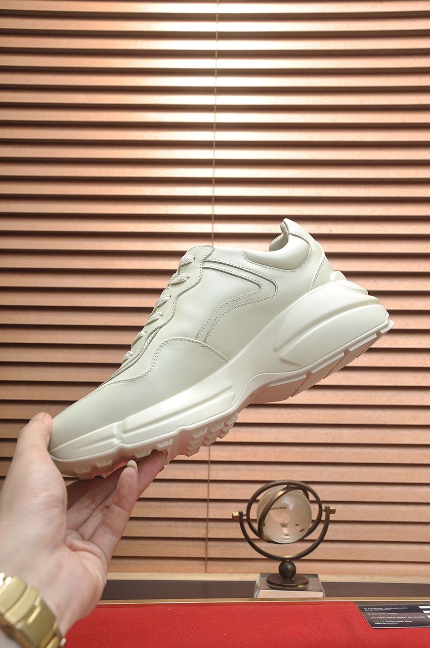 GUCCI Off-White Pink Graphic Sneakers